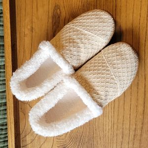 NWT TOMS Slippers